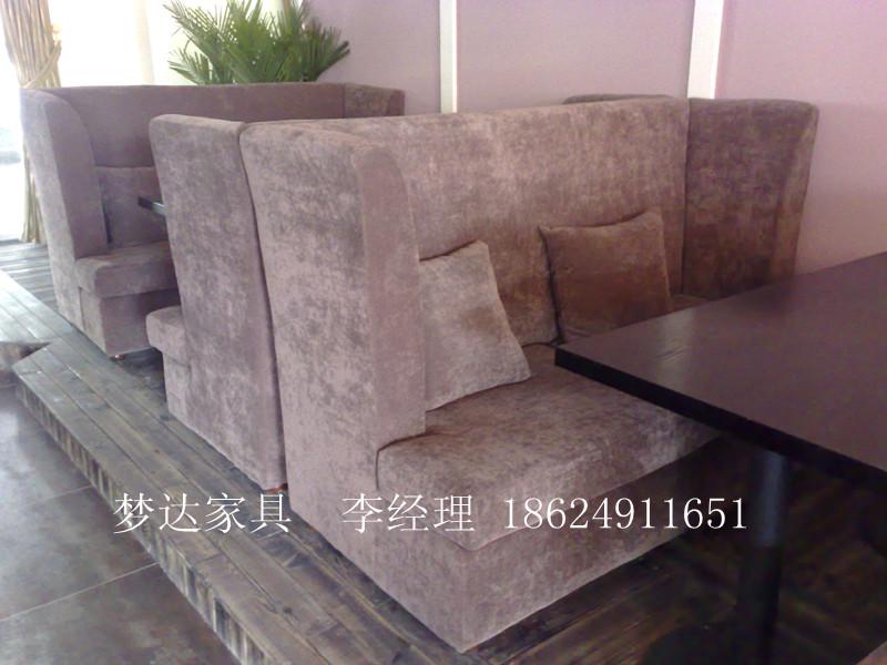 新鄉(xiāng)咖啡廳沙發(fā)桌椅夢(mèng)達(dá)廠家定制圖片