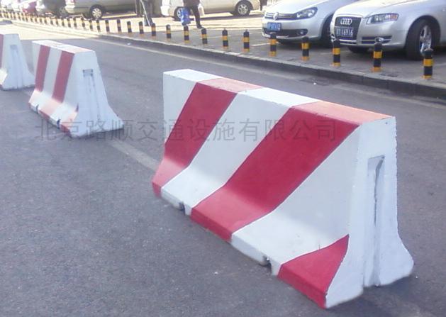 隔離墩圖片
