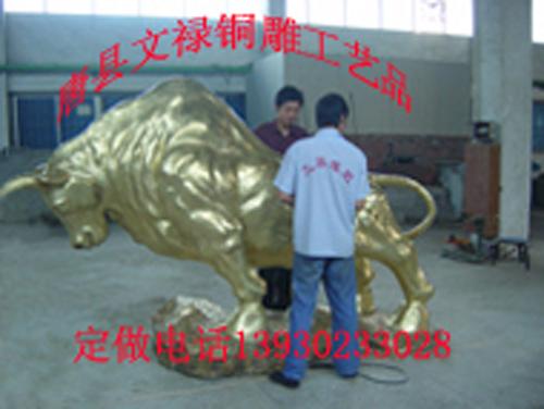 銅雕開拓牛廠家銅牛廠家圖片