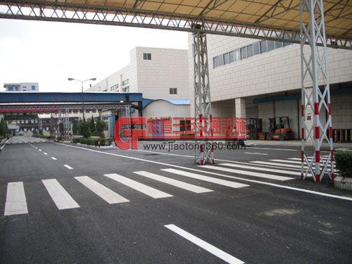 深圳劃線深圳道路劃線深圳熱熔劃線深圳施工冷涂劃線