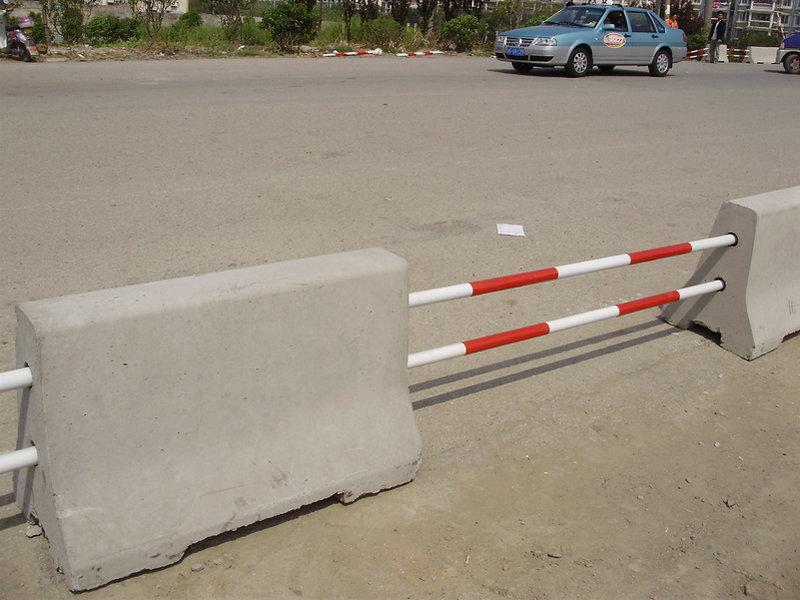 公路水泥隔離墩_市政水泥墩防撞墩_上海公路水泥隔離墩廠家
