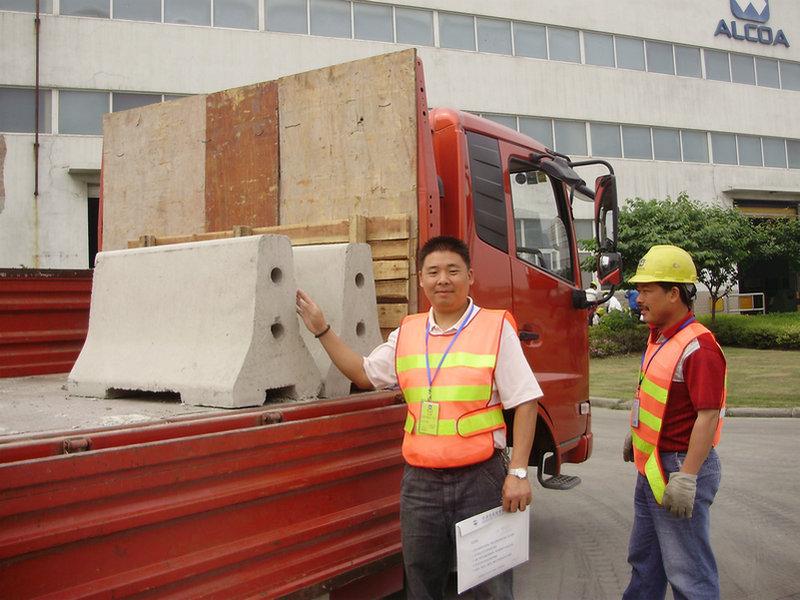 公路水泥隔離墩_市政水泥墩防撞墩_上海公路水泥隔離墩廠家