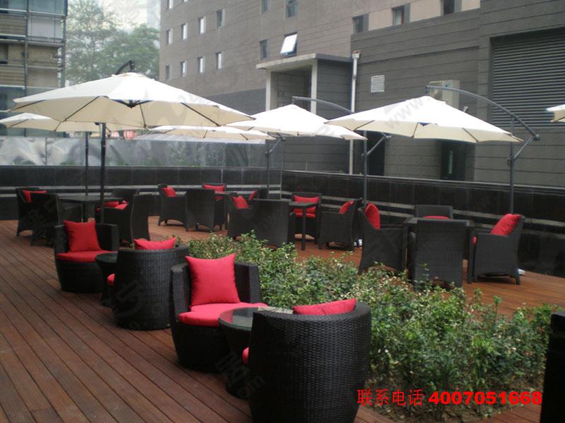 商業(yè)美食街餐桌椅圖片