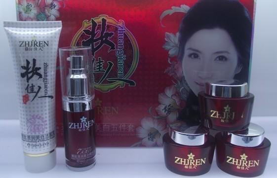 供應(yīng)妝佳人雅致清潤美白二合一138元