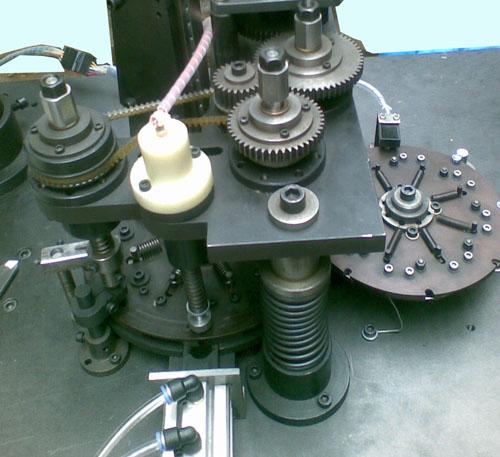 供應(yīng)全自動鎖螺絲機(jī)，自動送螺絲機(jī)廠家，安徽全自動鎖螺絲機(jī)，廣東全自動鎖螺絲機(jī)報價