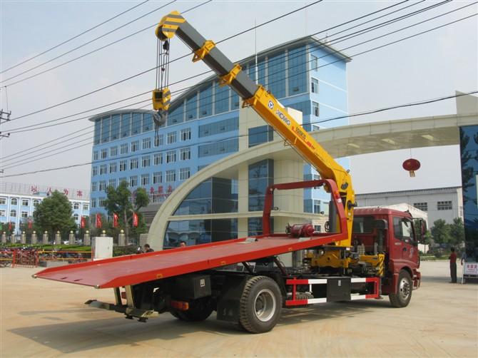 供應(yīng)中國(guó)功能齊全的清障車帶吊哪里買？