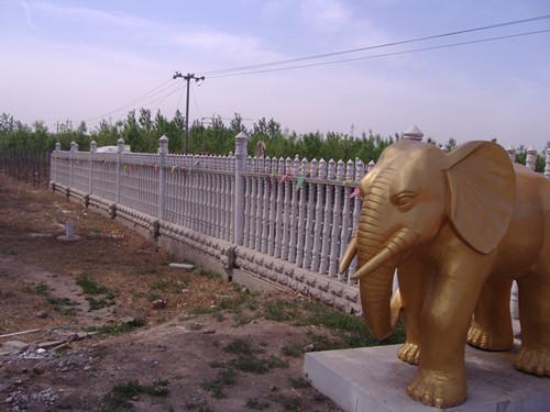 *供應(yīng)預(yù)制建筑圍墻