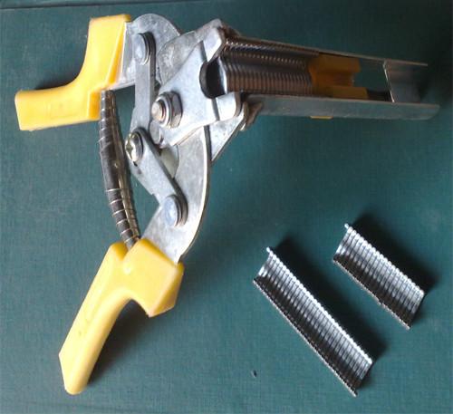 供應(yīng)兔用自動飲水器 兔子飲水器 無簧飲水器  松賀兔子飲水器