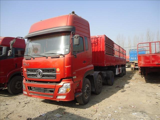 梁山東風(fēng)天龍雙導(dǎo)向牽引車(chē)圖片