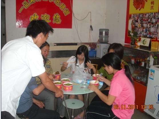 供應(yīng)酸辣粉培訓(xùn)好吃才是硬道理www.yipxpx.com