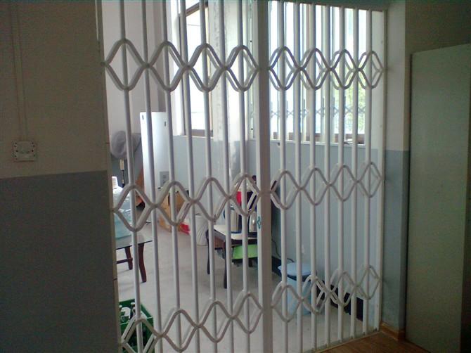 供應(yīng)徐州折疊防盜窗