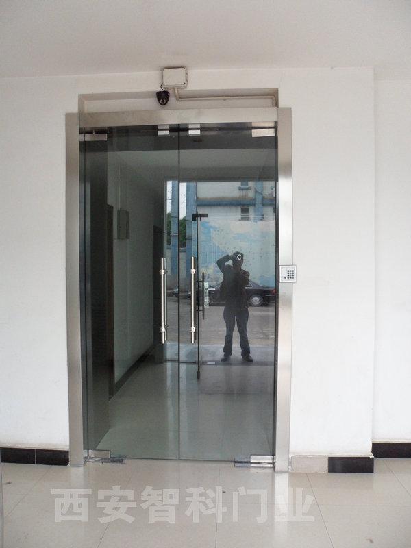 供應(yīng)刷卡玻璃地彈門(mén)