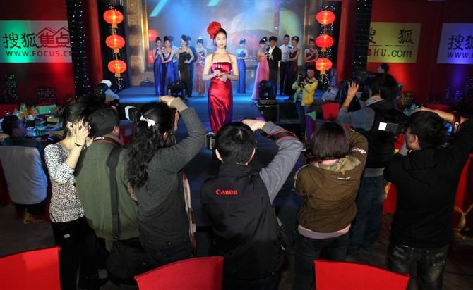 供應長沙時裝*公司T臺*公司