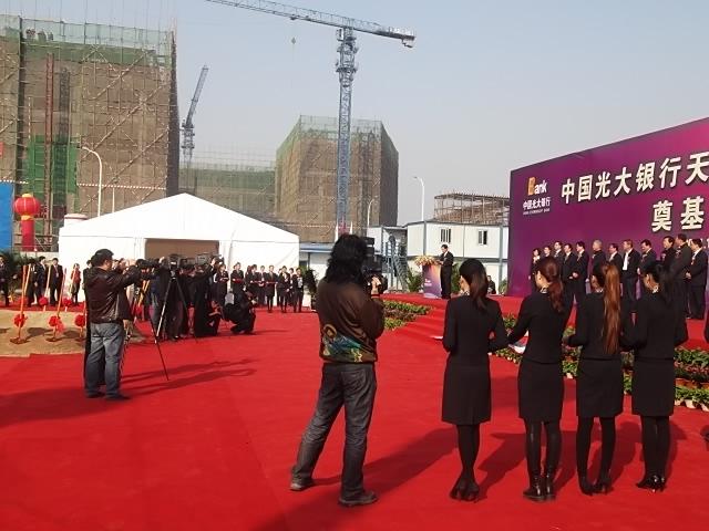 天津出租演講臺 舞臺搭建 專業(yè)鋪地毯 搭建背景架