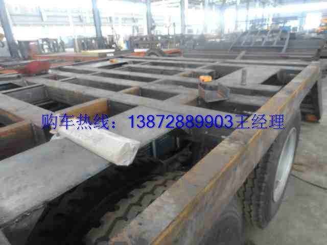 東風(fēng)大力神平板拖車東風(fēng)15噸平板東風(fēng)后雙橋挖機運輸車東風(fēng)平板拖車