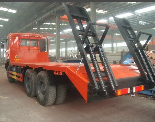 供應(yīng)東風(fēng)*雙橋挖機(jī)平板運(yùn)輸車價(jià)格｜東風(fēng)25噸后八輪挖機(jī)平板拖車廠家