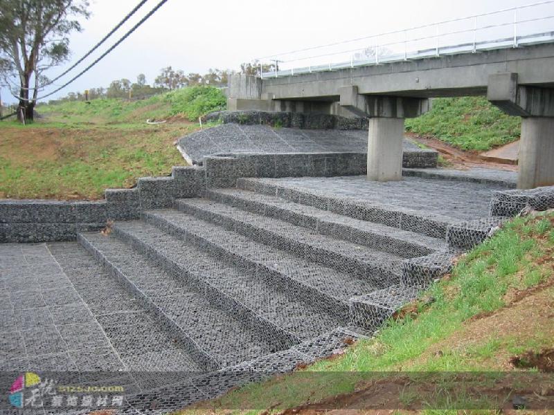 供應鍍鋅鐵絲六角網(wǎng)格賓網(wǎng)石籠網(wǎng)