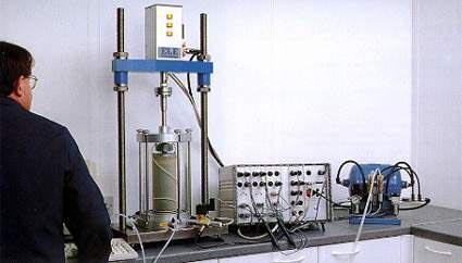 動態(tài)三軸試驗儀圖片