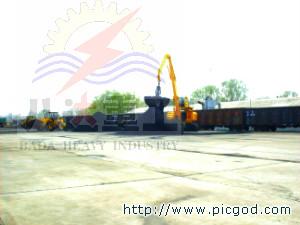 移動(dòng)式火車卸車機(jī)卸船機(jī)抓鋼機(jī)抓料圖片