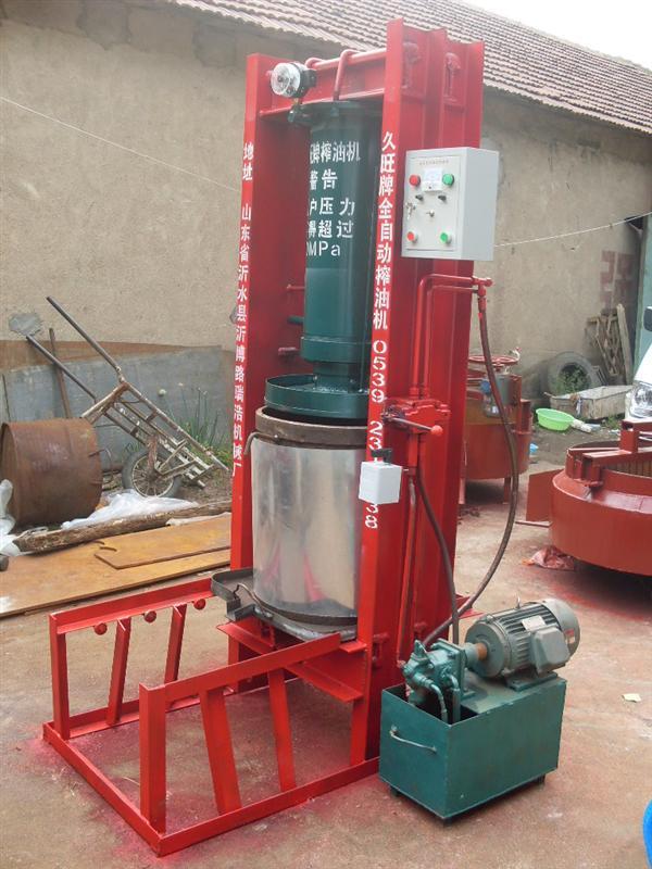 供應(yīng)新型茶籽榨油機(jī)液壓榨油機(jī)