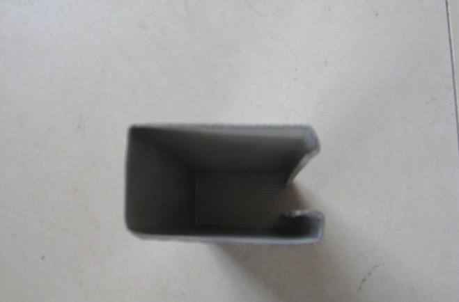 供應(yīng)工業(yè)卷簾門導(dǎo)軌12cm導(dǎo)軌