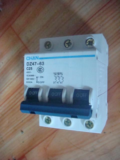 供應(yīng)DZ47-63高分?jǐn)嘈⌒蛿嗦菲?  title=