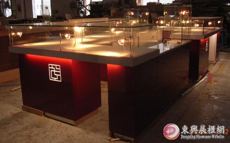 洛陽(yáng)珠寶展示柜價(jià)格；洛陽(yáng)珠寶展示柜廠家直銷；洛陽(yáng)珠寶展示柜定做