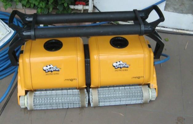 供應(yīng)美國海豚2×2全自動泳池吸污機