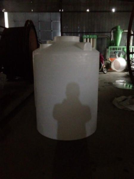 供應(yīng)2噸料水箱