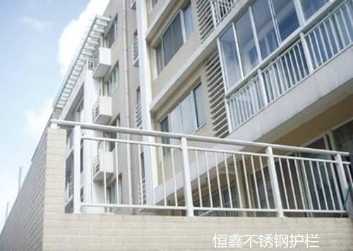 供應(yīng)深圳恒鑫定做不銹鋼圍欄不銹鋼護(hù)欄 不銹鋼樓梯扶手