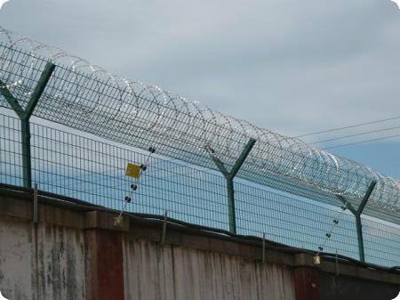 內(nèi)蒙*刺繩防護網(wǎng) *刺繩防護網(wǎng)廠詳細描述