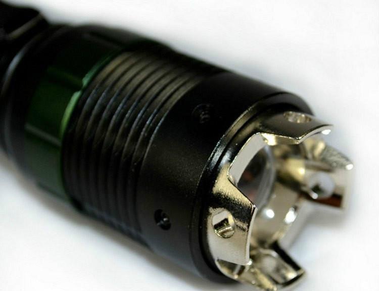 供應用于戶外家用的充電式機械變焦LED手電筒批發(fā)
