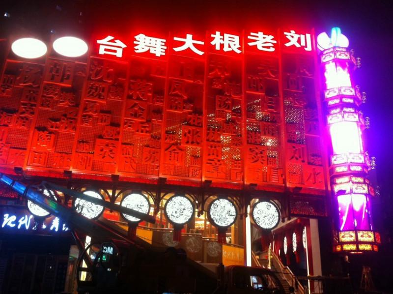 供應惠州高空作業(yè)車吊車出租服務熱線，惠州車載式高空作業(yè)平臺，惠州伸縮臂作業(yè)車，惠州高空作業(yè)車，惠州直臂式高空作業(yè)平臺