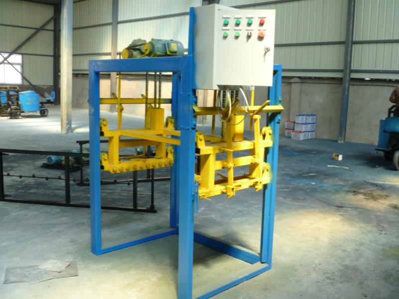 供應(yīng)最能與運(yùn)磚叉車配套的碼垛機(jī)