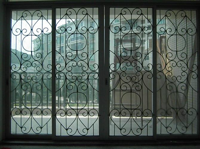 供應(yīng)鐵藝防盜網(wǎng)