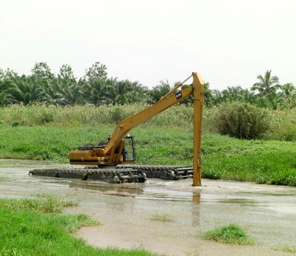 供應(yīng)奔跑吧2015水陸挖掘機(jī)租賃