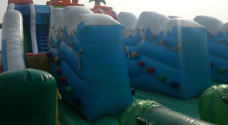 充氣沖關(guān)嘉年華競技設(shè)施