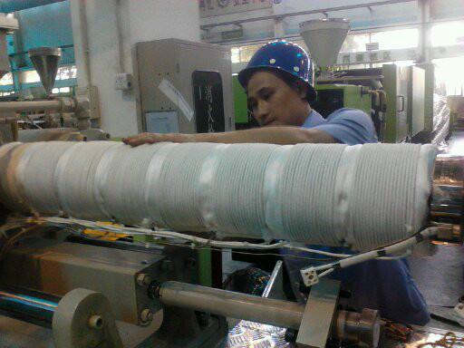 廣東冉智數(shù)字電磁加熱器2.5KW節(jié)能改造塑料擠出機(jī)省電加熱快速