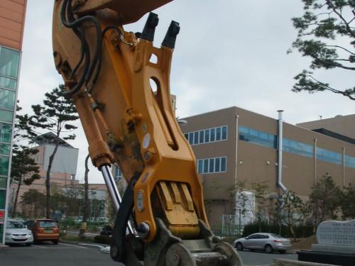 提供鑫浦挖掘機新數(shù)據(jù)拇指夾、液壓拇指夾、挖斗拇指夾