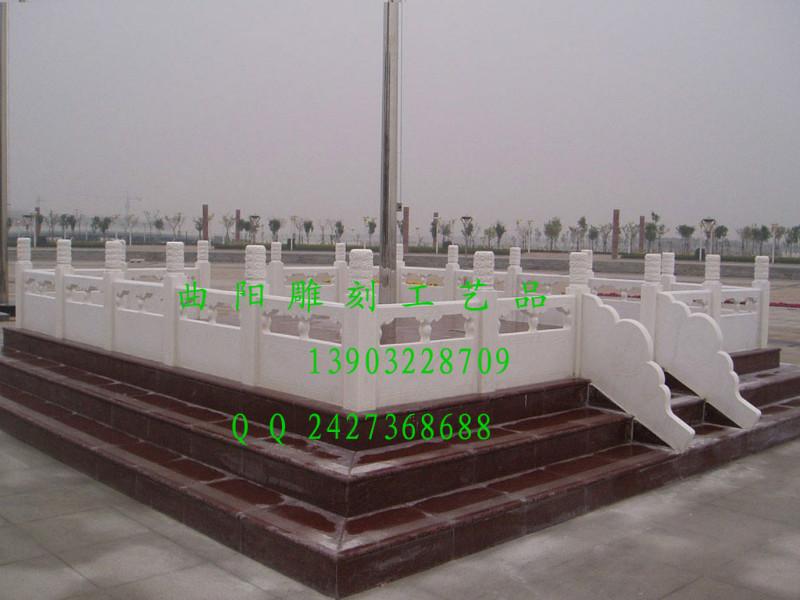 供應(yīng)升旗臺(tái)護(hù)欄價(jià)格@漢白玉升旗臺(tái)@漢白玉升旗臺(tái)廠家