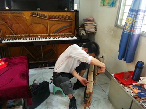 南頭找調琴師上門，所有問題迎刃而解，東鳳YAMAHA鋼琴