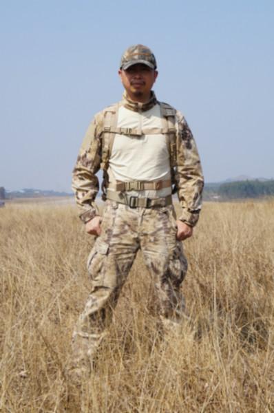 酋長正品蟒紋迷彩戰(zhàn)術(shù)套服圖片