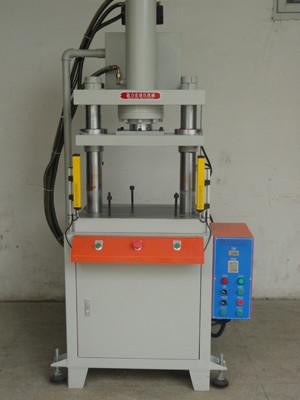 供應四柱油壓機