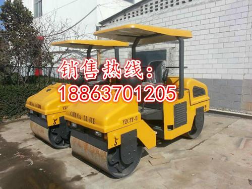 3噸座駕式雙輪振動壓路機圖片