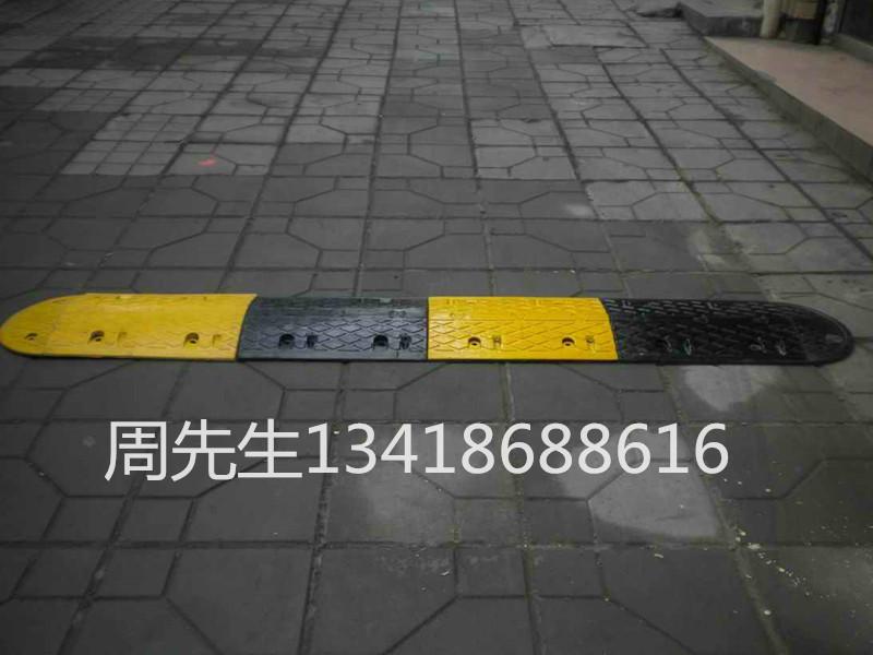 一米減速帶要用幾顆螺絲？108的螺絲可以嗎？