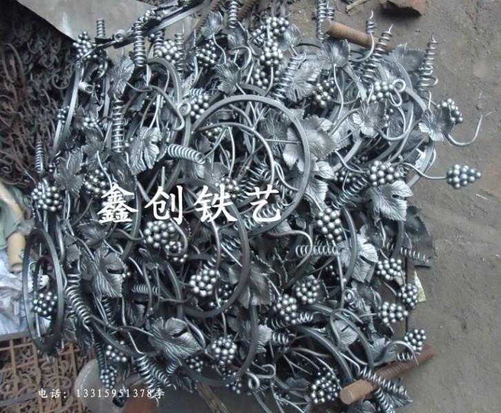 供應(yīng)鍛打鐵藝花盤鐵藝樓梯花配件