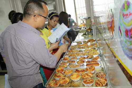 供應生日蛋糕/面包烘焙全科班 深圳創(chuàng)富餐飲蛋糕面色烘焙做法大全培訓