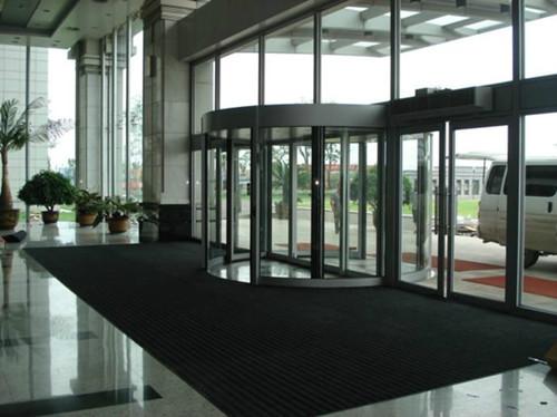 沈陽(yáng)606所鋪設(shè)的強(qiáng)力刮沙除塵地墊圖片