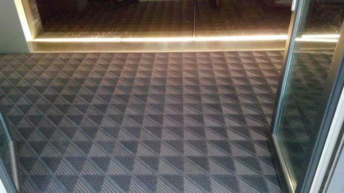 供應(yīng)三合一刮沙除塵地墊