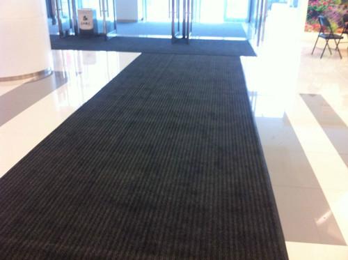 供應(yīng)刮沙除塵地墊在商場(chǎng)中重要作用